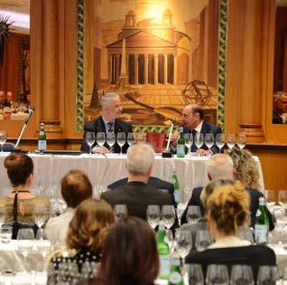 Nelle ampie e attrezzate Sale dell Albergo allestiamo seminari di degustazione a BANCHI DI SCUOLA per oltre 00 persone.