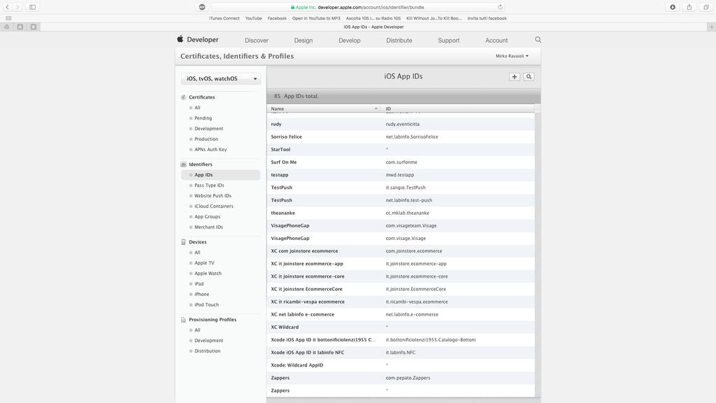 Entrare nella sezione Certificates, Identifiers & Profiles Selezionare la voce App IDs all interno del blocco Identifiers Da questa pagina possiamo vedere la lista degli app id correnti.