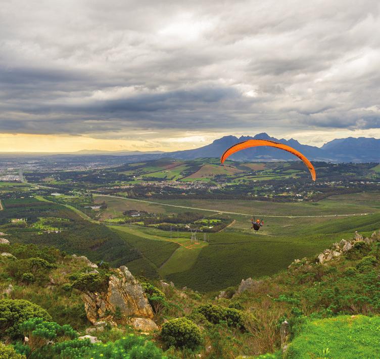 Il punto più adatto per praticare questo sport è il Collo di Llogara (1052 m sul livello del mare) nella zona di Valona, dove la direzione del vento è molto