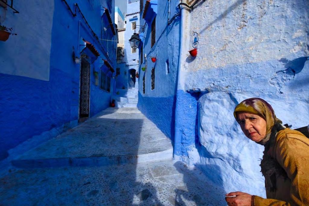 NEL BLU DIPINTO DI BLU Workshop di Reportage Geografico a Chefchaouen, la citta' azzurra del Marocco DAL 30 OTTOBRE AL 4 NOVEMBRE 2017 quota di partecipazione 620 Euro Organizzato in collaborazione