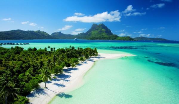 La Perla del Pacifi co, così battezzata dal capitano Cook, racchiude in sé la magia delle più belle isole della Polinesia.