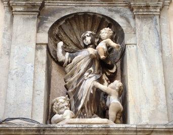 L altra porta poi dedicata a Santa Catterina di Siena è nella strada che