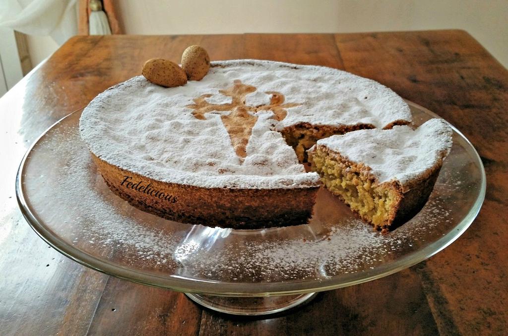 Tarta de Santiago Spagna La Tarta de Santiagio È la torta tradizionale della Galizia (regione a nord della Spagna), è la torta con cui vengono accolti i pellegrini che ogni anno si recano a Santiago