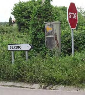 30 Una volta nel centro abitato, scorgo due signore sedute fuori da una villetta e m informo se c è una fontana. Ho finito l acqua e non me la sento di affrontare i prossimi km a borraccia vuota.