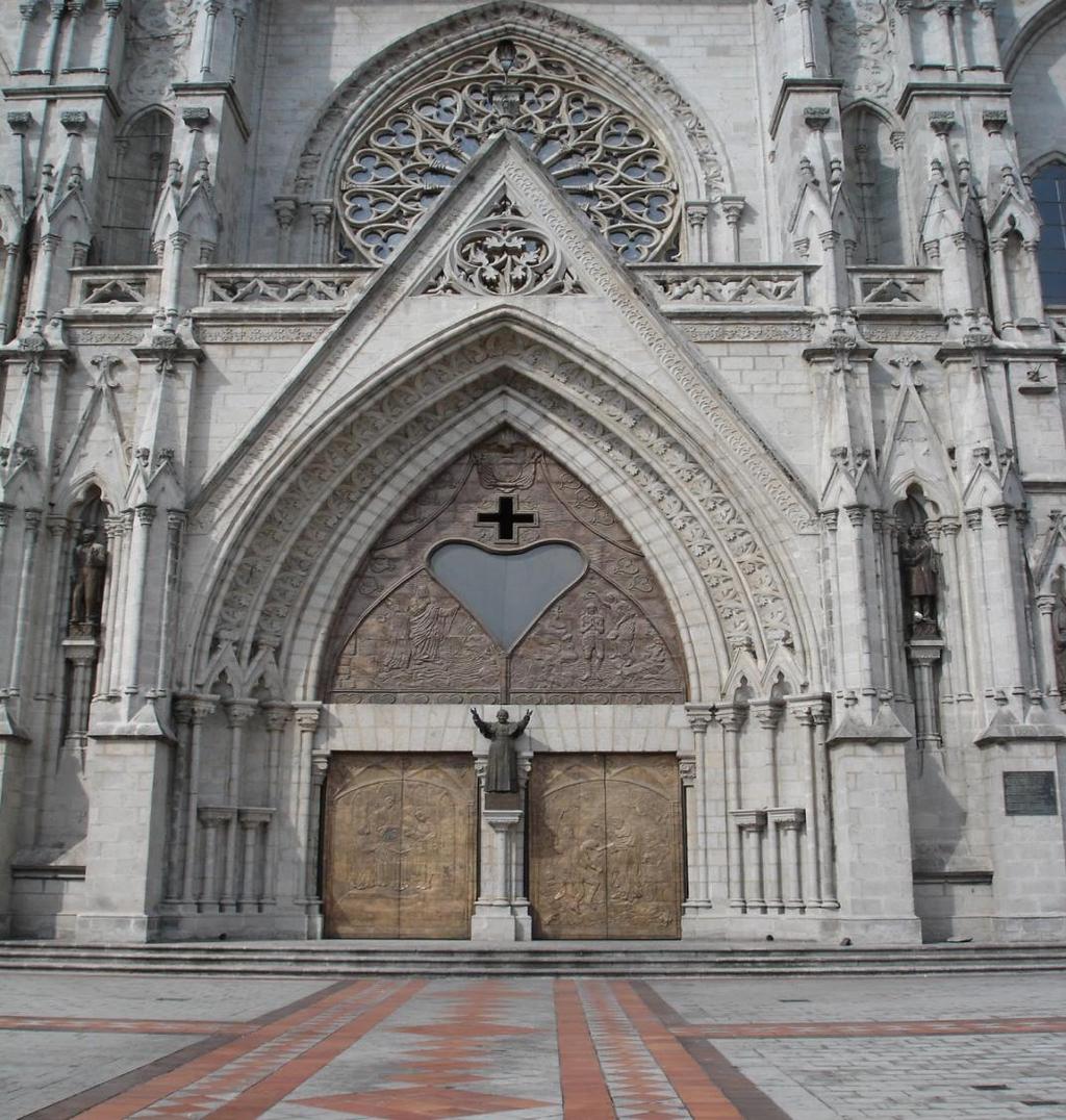 Quito: Cattedrale Metropolitana -Costruzione ( prima tappa ): 1562-1565 e successive ricostruzioni -Fondatore: Fray Pedro de la Pena ( 1572) -Cattedrale consacrata alla Coronazione della Vergine