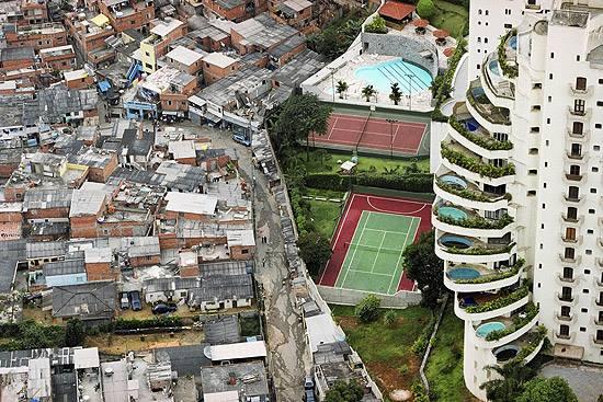 Foto di Tuca Veira - São Paulo, favela de Paraisòpolis Insieme interpreteremo