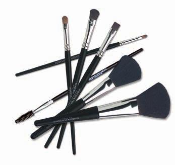 the Brushes PENNELLI 1 7 2 3 4 5 6 1 Pennello labbra Lip brush 2 Pennello ombretto piccolo Small eyeshadow brush 3 Pennello ombretto grande Large eyeshadow brush