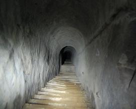 Tra il Balcone di Marta e la sottostante altura (Castello di Marta) è stato scavato, nei primi anni della Seconda Guerra Mondiale, il più vasto complesso fortificato in caverna del Vallo Alpino