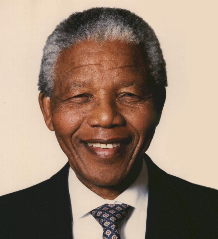 Nelson Mandela Nelson Rolihlahla Mandela (1918 2013) è stato un politico sudafricano, primo presidente a essere eletto dopo la fine dell'apartheid nel suo Paese e premio Nobel per la pace nel 1993.