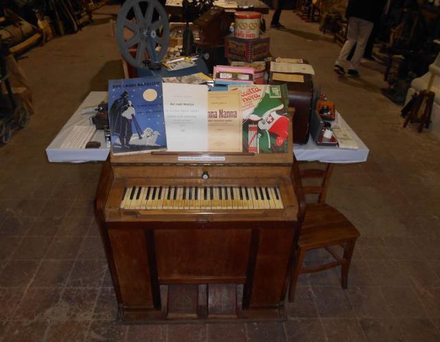 Un pianoforte La gremula È un patrimonio culturale di enorme valore storico-sociale, che diviene identità del luogo: il tutto messo a