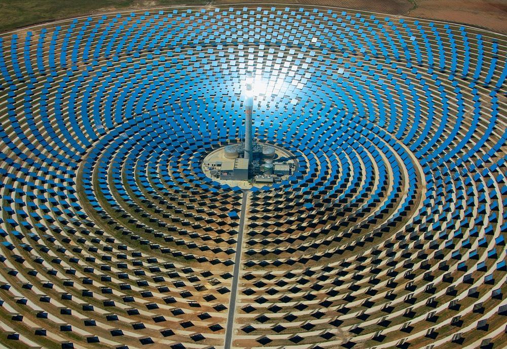 Impianti solari termodinamici F Q sol Convertono l energia della radiazione solare al suolo (F) in energia elettrica (P el ) in due fasi: 1.