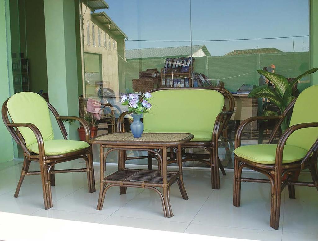 RATTAN SET IN RATTAN LUCIDO MARRONE MARINA 4 pezzi, con cuscini verdi 1