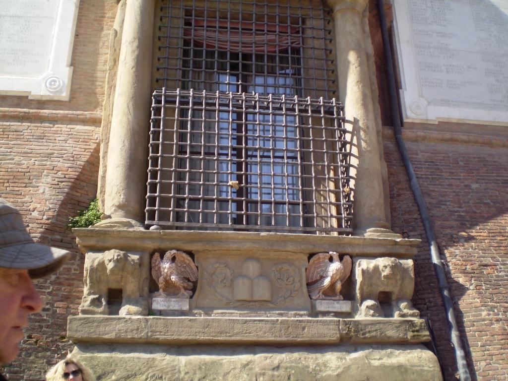 PALAZZO DEL COMUNE Aquile di