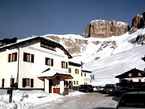 5- Corso nazionale di formazione per docenti di Scuola Secondaria Correlazioni tra evoluzione climatica e popolazione sull arco alpino CENTRO DI FORMAZIONE PER LA MONTAGNA BRUNO CREPAZ Passo Pordoi