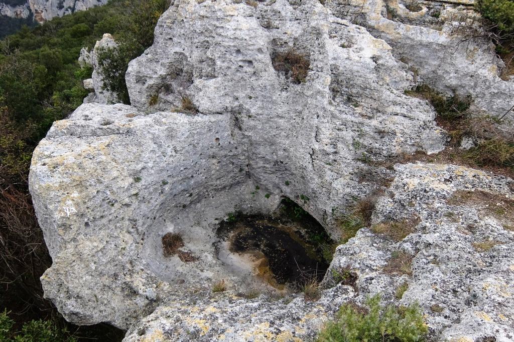 rocciosa definita Acropoli, con discreto