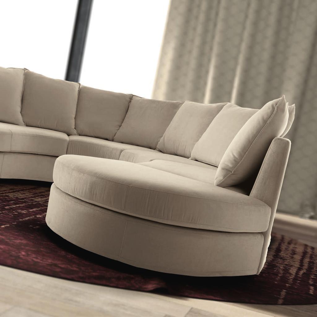 Versatile a polivalente: il divano New York si adatta a qualsiasi ambiente e arredamento. Ecopelle Nabuck disponibile in vari colori sia liscia che trapuntata.