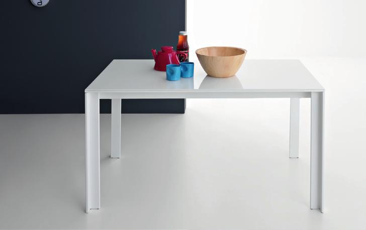 Thanks to the particular shape of the leg s profile, Lotus table is a product with minimalist design, appropriate for both modern and traditional interiors.