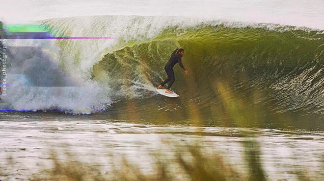 Surf e bodyboard RIGUARDO A Photo: zeca_photography Surf e bodyboard Ribeira de Ilhas o Super Tubos sono nomi noti a livello mondiale, e si riferiscono a due magnifiche spiagge per il surf, fra le