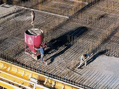 CALCESTRUZZI STRUTTUR MODALITÀ D IMPIEGO PREPARAZIONE DELL IMPASTO I calcestruzzi strutturali Leca sono confezionati dalle centrali di betonaggio o dagli impianti di prefabbricazione.