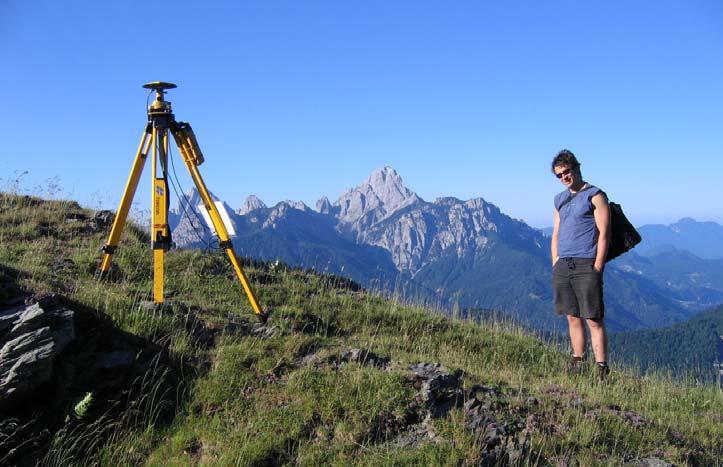 In questa maniera si è ottenuta una rete fortemente strutturata poiché ogni caposaldo è stato collegato sia alle stazioni permanenti sia a quattro stazioni della rete locale.