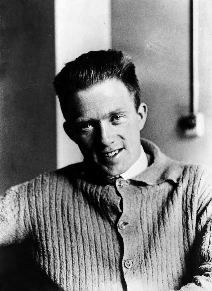 HEISENBERG Il fisico tedesco Werner Karl Heisenberg (1901-76), vincitore del premio Nobel per la Fisica nel 1932, collaborò giovanissimo con il danese Nils Bohr, cui si devono contributi fondamentali