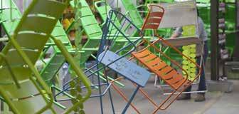 Fermob è un creatore di mobili francese che, forte del suo know-how industriale, ha saputo creare un universo in cui si coniugano design e giardino, audacia creativa e tradizione, gioia di vivere e