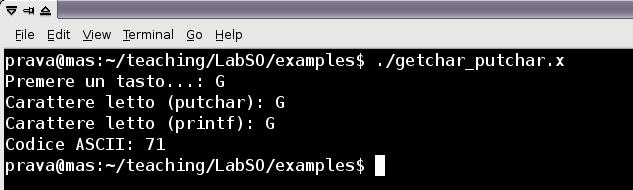 getchar/putchar vs scanf/printf scanf e printf sono costruite a partire da getchar e putchar scanf/printf utili quando è noto il formato (tipo) del dato che viene letto Esempio: serie di dati