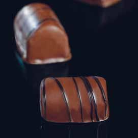 CHICCO CAFFÈ pasta di mandorle con concentrato di caffè, ricoperta con puro cioccolato fondente (cacao 60% min.