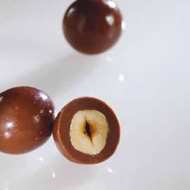 ) ALMOND DARK. Almond covered with dark chocolate (cocoa 56% min.