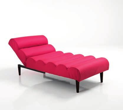 GUMMY RED Chaise longue / lettino Chaise longue / lettino art.35 completamente rivestita in pelle sintetica di colore Nero schienale reclinabile in 3 posizioni H.