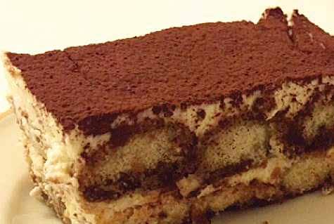 Diciamo subito che il tiramisù potremmo chiamarlo anche tirame sù, visto che il dolce ha un luogo di nascita ben preciso: Treviso.