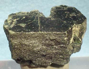 CLORITE Chimica: (Fe, Mg, Al) 6 (Si, Al) 4 O 10 (OH) 8, silicato di ferro, magnesio, alluminio con ossidrili.