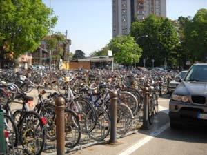 Se sono: pendolare, frequent user della stessa stazione, è bene che il biglietto/tessera/abbonamento per la bicicletta noleggiata sia valido anche sugli altri mezzi pubblici cittadini; turista,