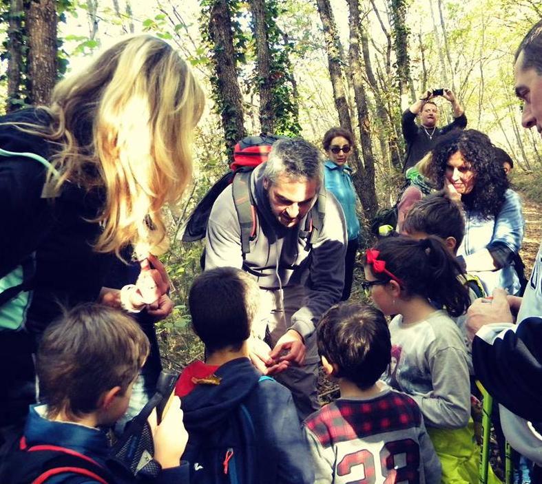 Attività che stimola la curiosità e risveglia i sensi in un paesaggio naturale che narra la cultura e le tradizioni millenarie dei luoghi.