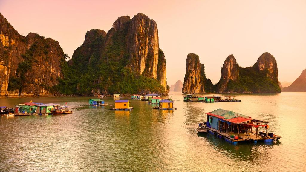 CLIMA: Si può viaggiare in Vietnam tutto l anno. Il periodo migliore va da ottobre ad aprile, il clima è più fresco, asciutto e gradevole. Le temperature si aggirano sui 20/25 gradi.