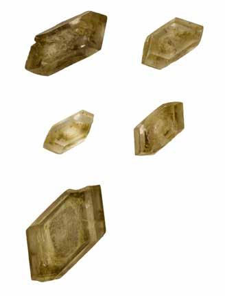 li. Comunque, in qualche caso, la selenite forma anche degli aggregati più o meno cementati alla roccia madre come quelli presenti nel sistema carsico Stella-Basino (fig. 4).