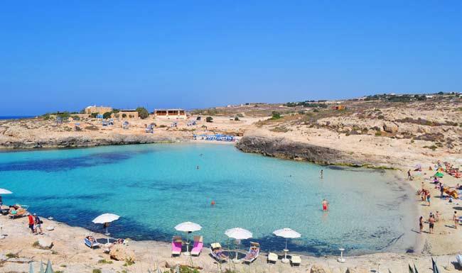 EXTRACATALOGO Res. I Delfini di Lampedusa LAMPEDUSA Cala Madonna Posizione: in posizione tranquilla a Cala Madonna, a 200 mt dal mare. Il centro di Lampedusa è a 2,5 km.