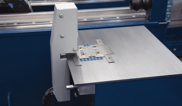 Thickness Controlled Bending (TCB) Tube Riconoscimento dello spessore lamiera, adeguamento della profondità di penetrazione Thickness Controlled Bending (TCB) misura lo spessore effettivo della