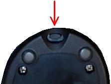 2. Inserire le quattro batterie AA come indicato nel disegno all interno del comparto. Fare attenzione ai segni della polarità. 3. Rimettere le linguette in posizione. 4.
