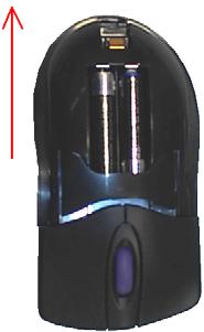 Togliere il coperchietto del vano batterie facendolo scorrere via dalla parte superiore del mouse. Verrà aperto il comparto delle batterie (figura 4). Figura 4: comparto delle batterie 6.
