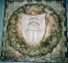 64 Aрхивски записи lapidea) Dalmasa, koja je gotičkim motivima Quattrocenta uokvirivala reljefni grb, slična onoj (XV st.) koja je pripadala porodici Boriš (Borisi).