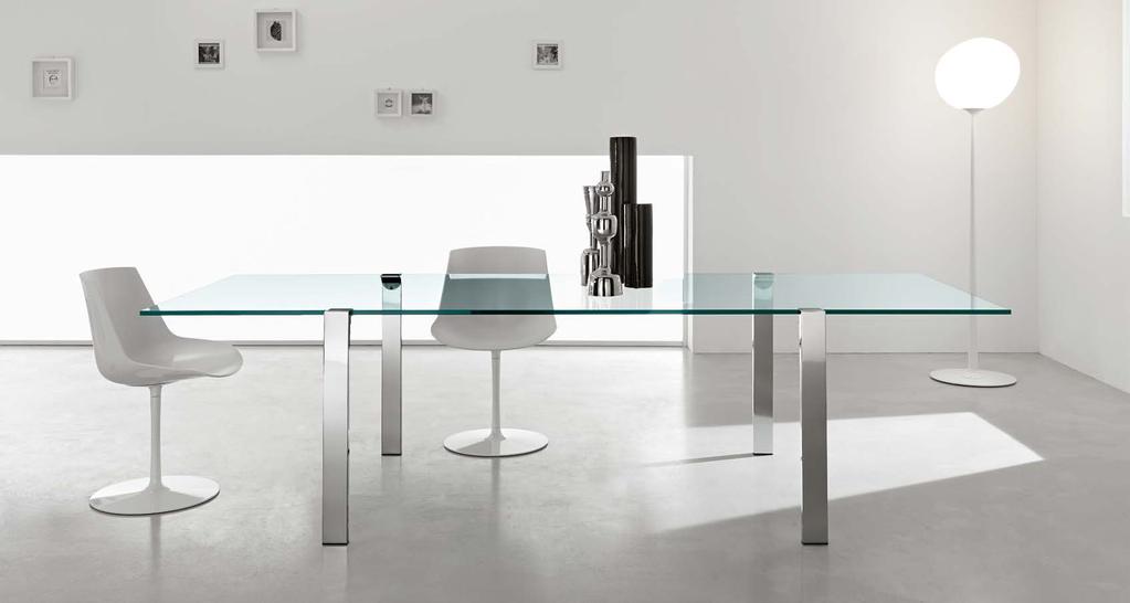 Livingstand design Giulio Mancini In aggiunta alla gamma Livingstone, il tavolo è disponibile in soluzione fissa, senza allunghi. Piano di vetro trasparente o extrachiaro.