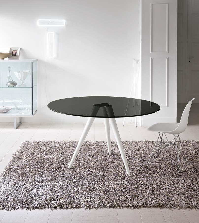 extrachiaro. High table solid and elegant at the same time.