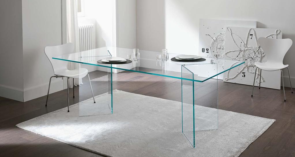 Bacco design M.U. Il piano ha due sostegni speculari che danno equilibrio alle linee.