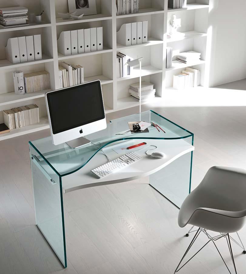 Strata design Karim Rashid Scrivania in vetro trasparente, con schienale fumé,adatta per home-office grazie al piano estraibile in legno