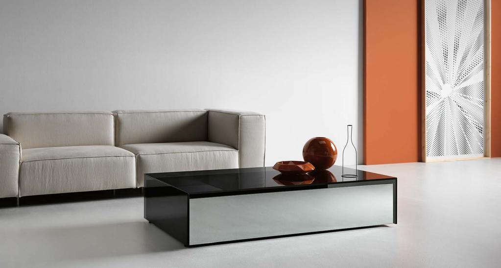 Gotham design Leonardi_Marinelli La collezione di tavolini Gotham, essenziale nella forma, si compone di consolle, coffee table e side table.