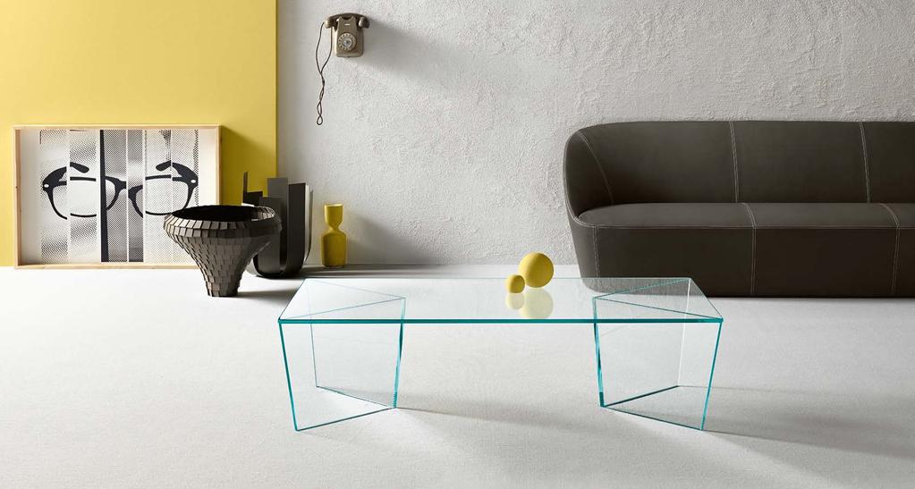 Mirage design Matteo Ragni La collezione di tavoli Mirage mostra la convivenza di due materiali: il vetro Tonelli design e il legno Alpi.
