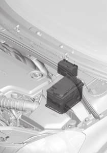 10 Manutenzione e assistenza Posizione delle batterie IMPORTANTE NOTA 10 A: automobile con guida a sinistra. B: automobile con guida a destra. (1) Batteria di avviamento 12 (2) Batteria ausiliaria.