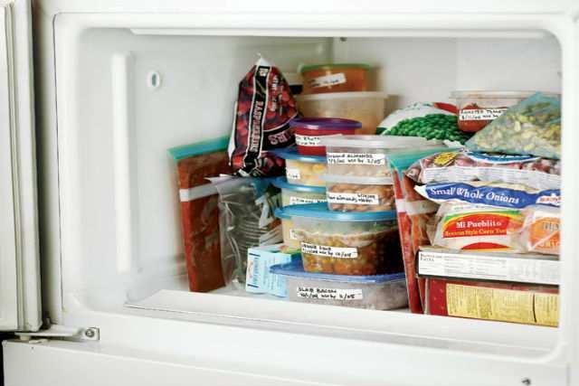 SUGGERIMENTI: DURATA DI ALCUNI ALIMENTI IN FRIGORIFERO ED IN FREEZER Gli alimenti congelati da te entro 60 giorni dalla data di preparazione (ben chiusi) Gli alimenti congelati / surgelati acquistati