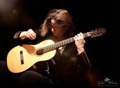 Yvonne Zehner Chitarra Yvonne Zehner, nasce a Salisburgo. Si accosta allo studio della chitarra classica all età di dodici anni.